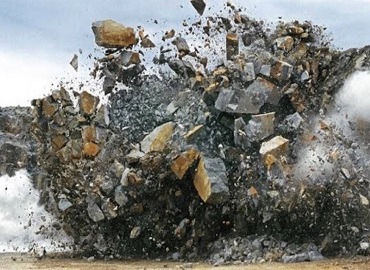 Controlled quarry blasting process for crusher operations in Oman